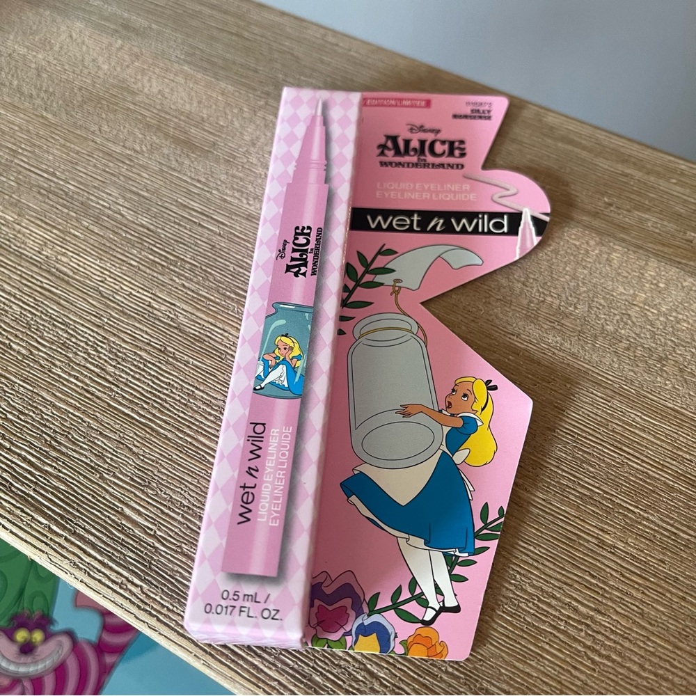 wet n wild Alice in Wonderland Makeup Set - Picture 16 of 16